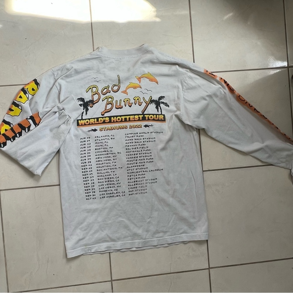 Bad bunny UVST Official Merch (2022) Long sleeve sweatshirt - Picture 2 of 3